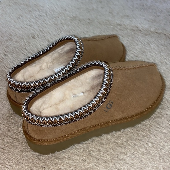 (SOLD) Size 6- Woman's UGG TASMAN Chestnut slipper - Picture 1 of 7